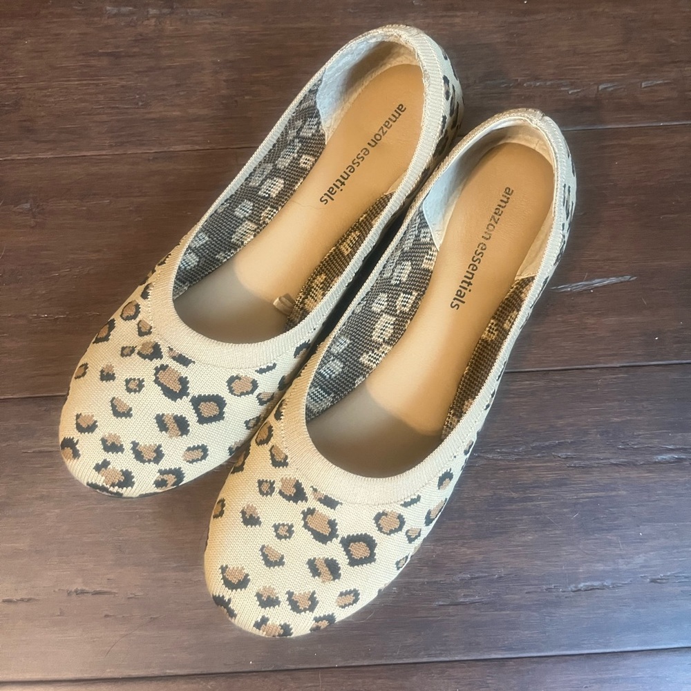 Amazon Essentials ballet flats. Size 10. Leopard Print.